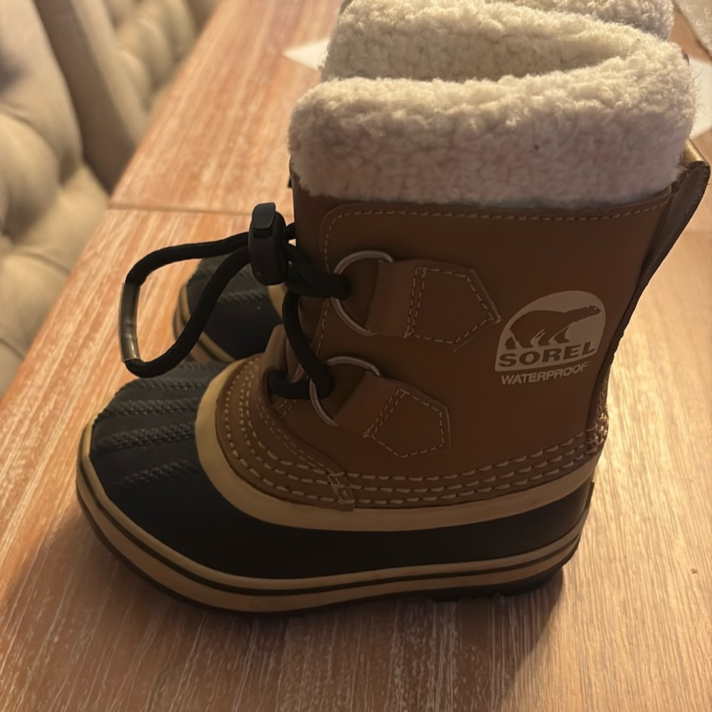Sorrel toddler size 6 waterproof snow boots